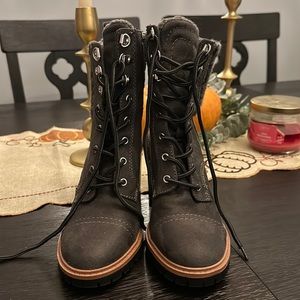 Nine West women heeled boot.